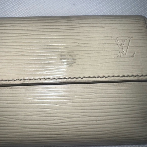 Authentic Louis Vuitton Ludlow Compact Coin & Card Wallet - Picture 4 of 11